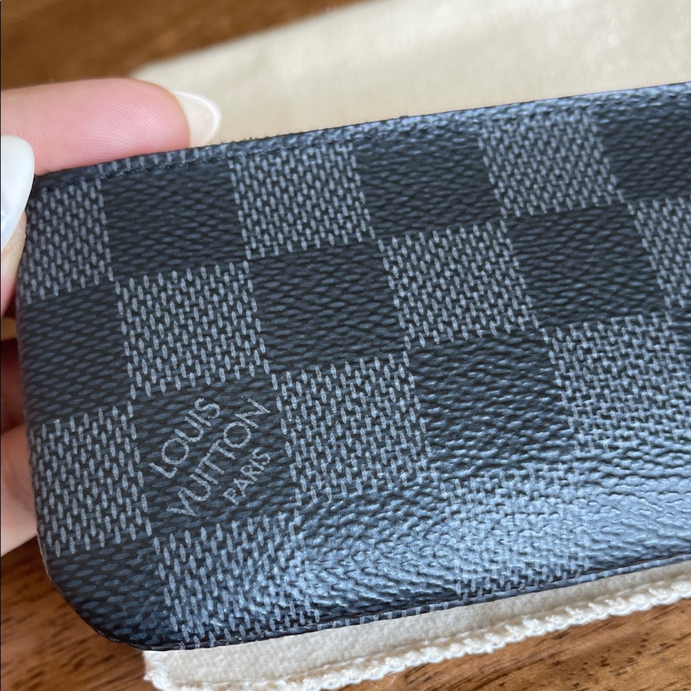 Louis Vuitton Black Damier Graphite Key Pouch - Picture 2 of 15